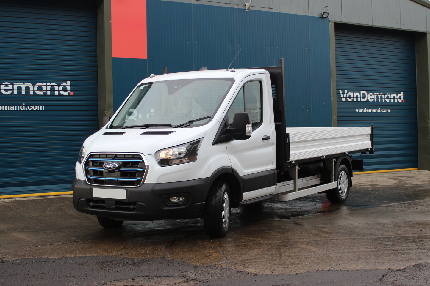 Ford E-Transit 425 Tipper 135Kw Electric L4 Single Cab 184ps Frozen White