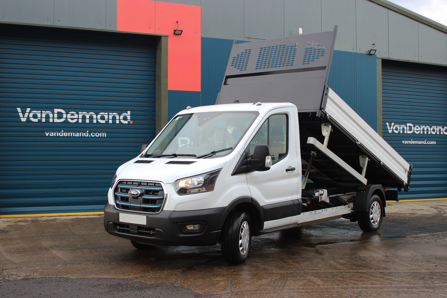 Ford E-Transit 425 Tipper 135Kw Electric L4 Single Cab 184ps Frozen White