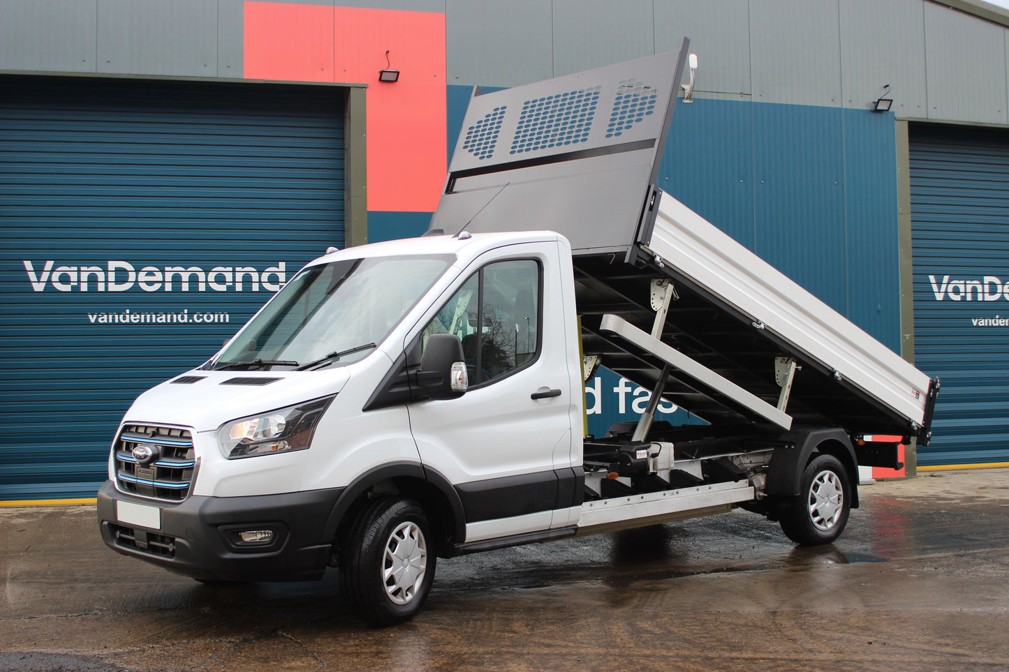 Ford E-Transit 425 Tipper 135Kw Electric L4 Single Cab 184ps Frozen White