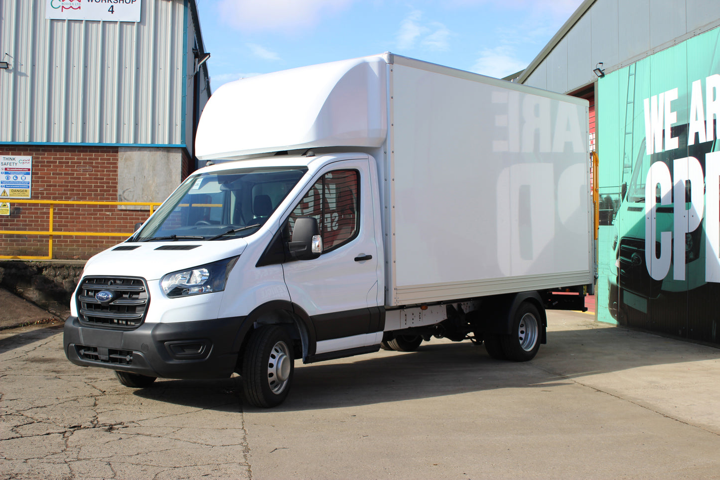 Ford Transit Luton 2L Diesel L4 Manual Single Cab 165ps Frozen White