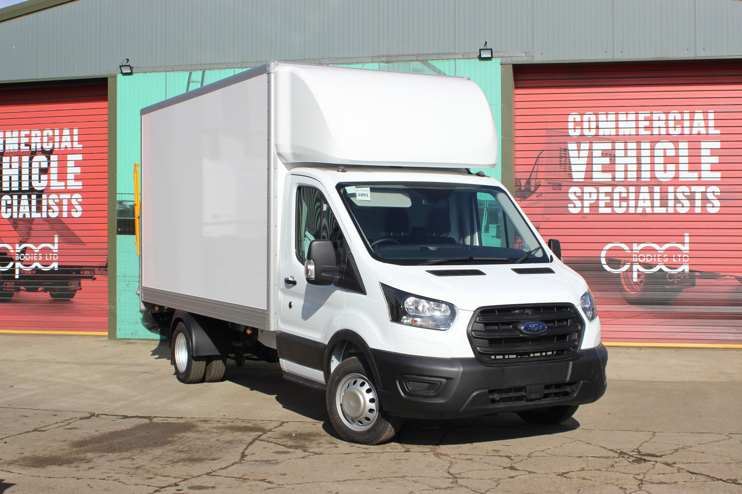 Ford Transit Luton 2L Diesel L4 Manual Single Cab 165ps Frozen White