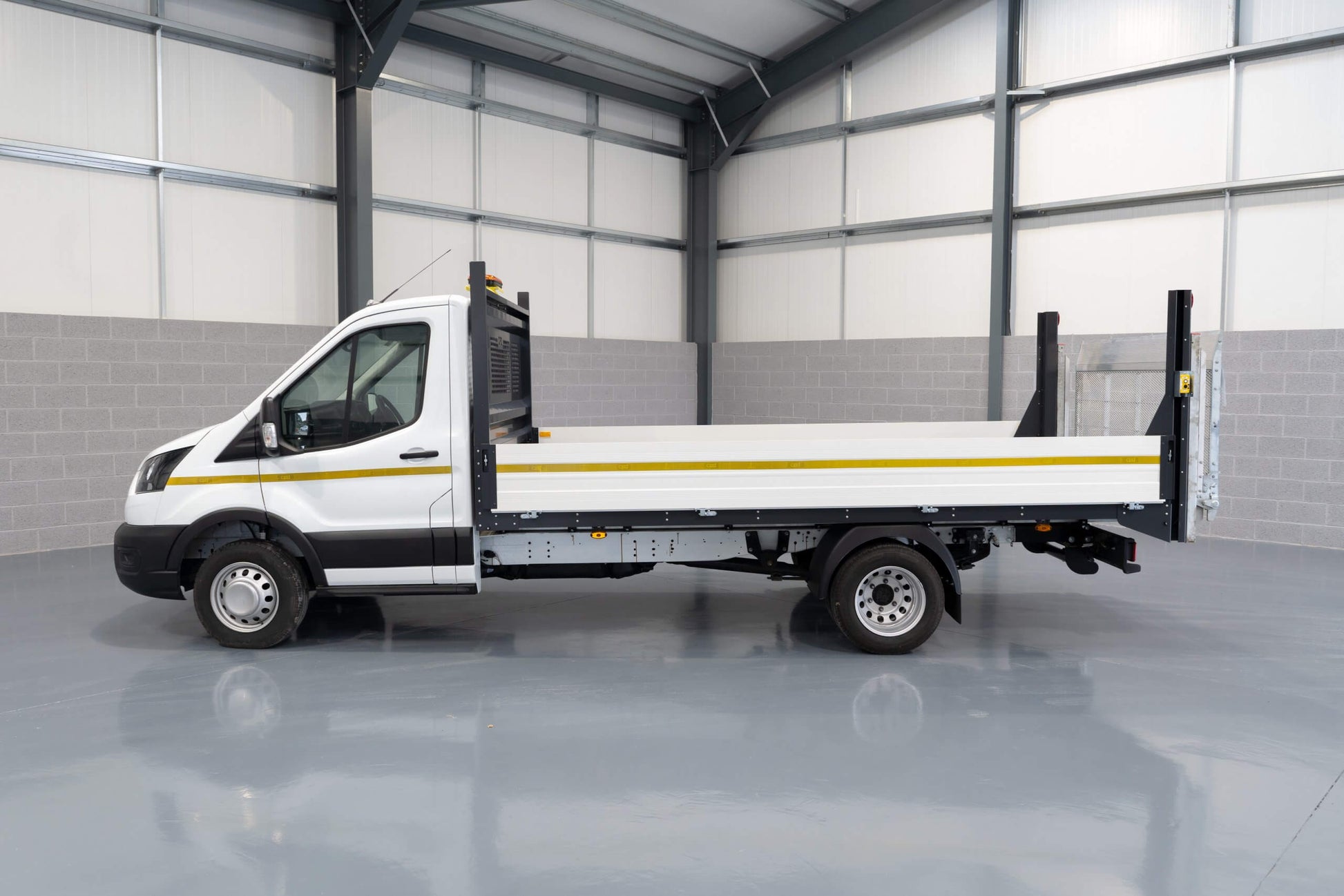 Ford Transit L4 Dropside Traffic Management